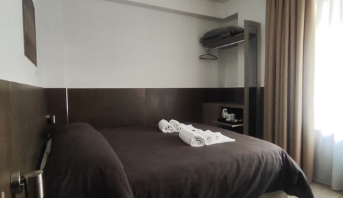 Habitación Confort doble, baño privado, vistas al patio (Pompei)