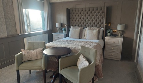 Superior King Size Room