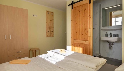 Habitación básica doble, baño privado, vistas a la montaña