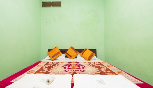 Habitación básica con 1 cama doble o 2 individuales, 1 cama doble