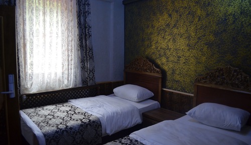 Habitación con 2 camas individuales