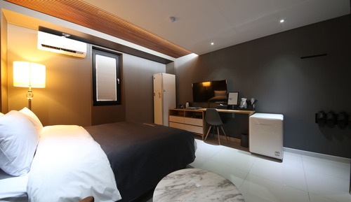 Habitación Premier (Air purifier, Netflix, Styler)