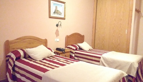 Habitación con 2 camas individuales