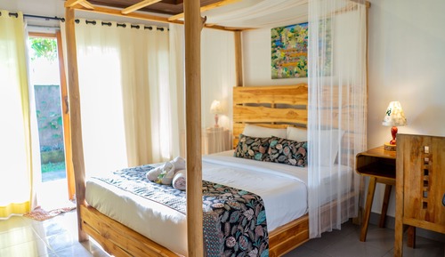 Habitación con 1 cama doble o 2 individuales, baño privado, vistas parciales al mar