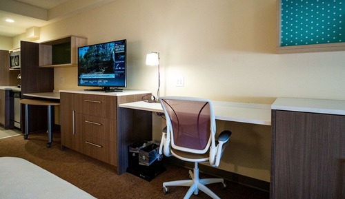 Estudio, 1 cama de matrimonio grande (Hearing, Roll-In Shower)