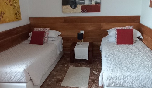 Habitación estándar con 2 camas individuales, 2 camas individuales, vistas parciales al mar