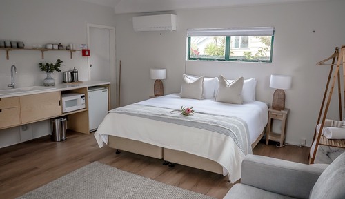 Suite estudio familiar, no fumadores, vistas al patio