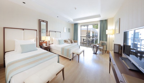 Habitación Deluxe con 1 cama doble o 2 individuales, vistas parciales al mar