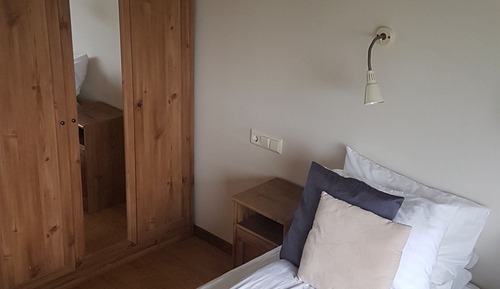 Habitación con 1 cama doble o 2 individuales, baño privado