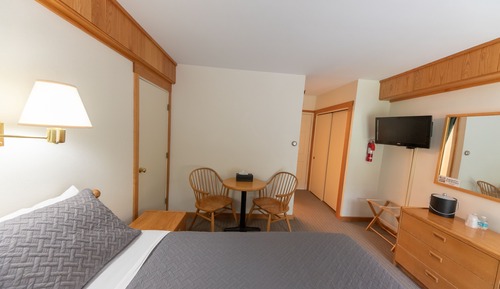 Habitación estándar, 1 cama de matrimonio, vistas a la montaña