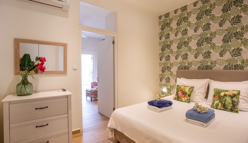 Cayena Tropical ground floor one bedroom apartment, with terrace and shared plunge pool