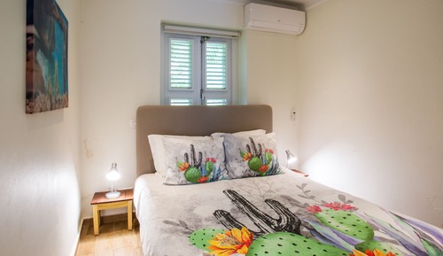Cozy Cactus ground floor one bedroom apartment, with terrace and shared plunge pool