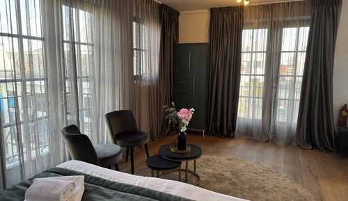 Estudio de lujo, balcón, vistas al lago