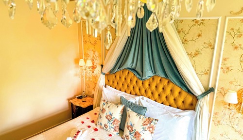 Habitación romántica doble, bañera de hidromasaje, vistas al jardín (Marseille)