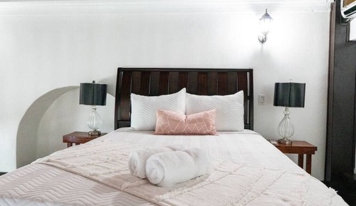 Deluxe 3-Bedroom w/ City View (Is in 251 Fortaleza Suite 1 San Juan PR)