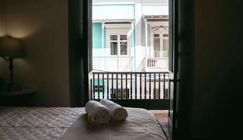 Luxurious and Central Suite (Is in 206 Calle Cristo Apt 2, San Juan PR)