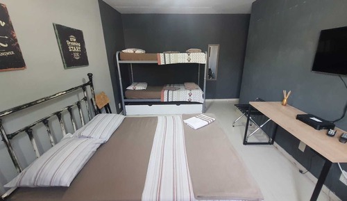 Habitación cuádruple económica, 1 habitación, baño compartido