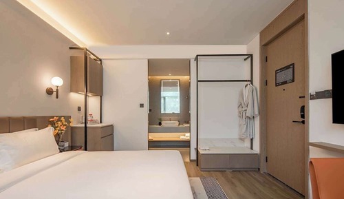 Business Room, 1 King Bed, Non Smoking