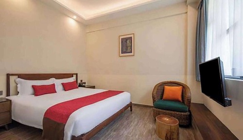 Room, 1 King Bed, Non Smoking, Garden View