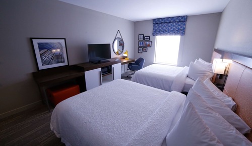 Habitación, 2 camas de matrimonio, accesible para personas con discapacidad (Hearing)