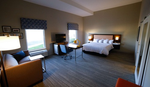 Estudio, 1 cama de matrimonio grande, accesible para personas con discapacidad (Roll-In Shower)