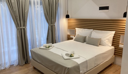 Deluxe double room with partial sea view