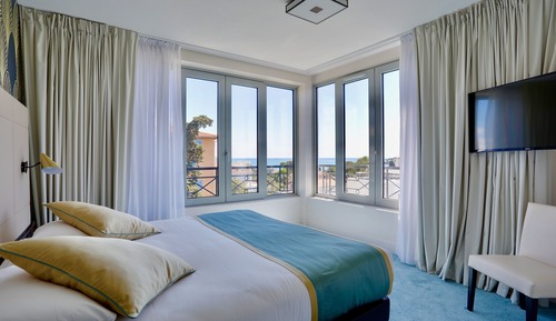 Suite, 1 cama de matrimonio grande, no fumadores, vistas a la ciudad (with Sofabed)