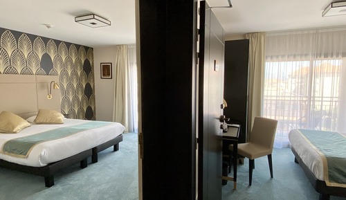 Habitación familiar, varias camas, no fumadores, vistas a la ciudad