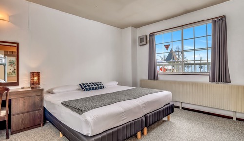 Habitación con 1 cama doble o 2 individuales, baño privado