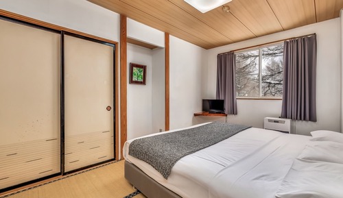 Habitación con 1 cama doble o 2 individuales, baño compartido