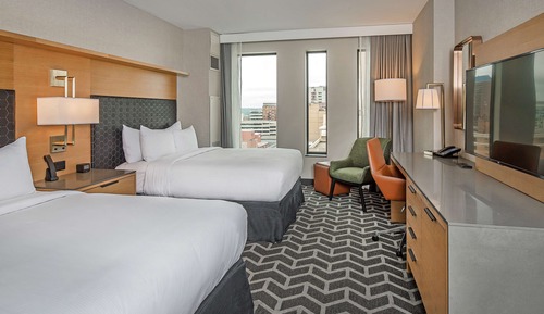 Habitación, 2 camas de matrimonio, accesible para personas con discapacidad (Mobility & Hearing)