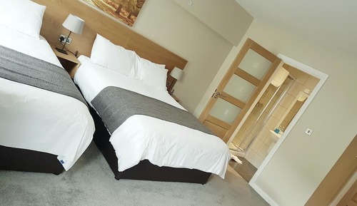 Suite estándar, baño privado (first floor)