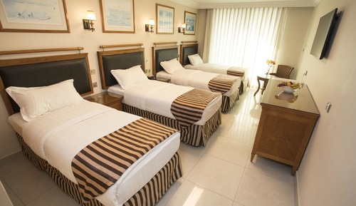 Habitación cuádruple, balcón