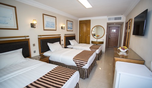 Habitación triple, balcón