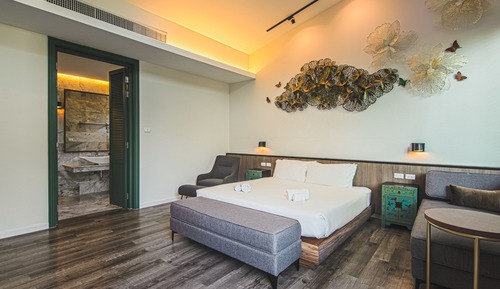 Habitación, bañera, vistas al canal