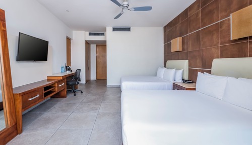 Standard Room, 2 Double Beds (Acceso Gratis a Club de Playa)