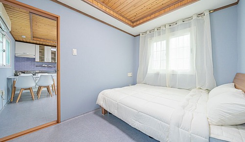 G: Ivory - 2F (1 Bed Room / 1 living Room)