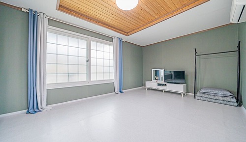 C: Mint - 1F (Studio Ondol Room)