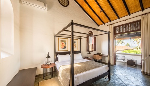 Deluxe King Room with Pool View Balcony - Evening Tea Service & Extended Check-in & Check-out