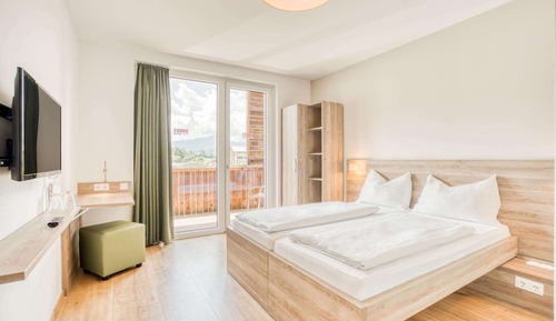 Habitación estándar doble, 2 camas individuales, balcón, vistas a la montaña