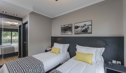 Habitación Business triple, varias camas