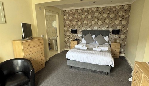 Habitación doble, baño privado (ground floor)