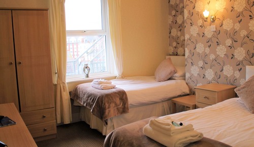 Habitación con 2 camas individuales