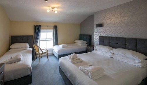 Habitación cuádruple, baño privado, vistas al mar (Family)