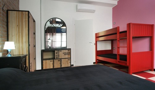 Habitación cuádruple, baño privado (Industrial )