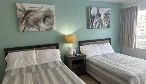 Habitación estándar, varias camas, no fumadores, baño privado (2 Double Beds & 1 Single)