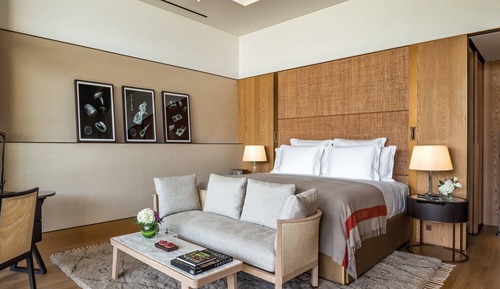 Habitación superior, 1 cama de matrimonio grande, balcón