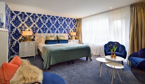 Suite de lujo, bañera de hidromasaje