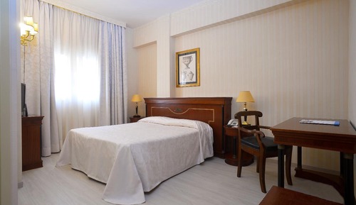 Habitación estándar con 1 cama doble o 2 individuales