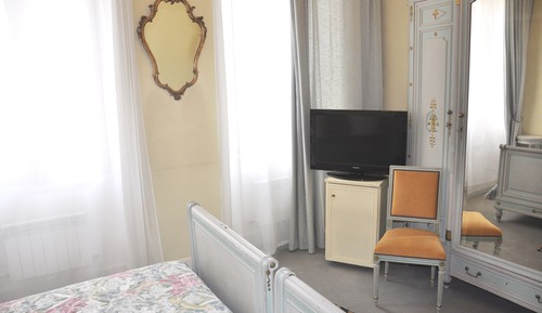 Habitación Confort con 1 cama doble o 2 individuales